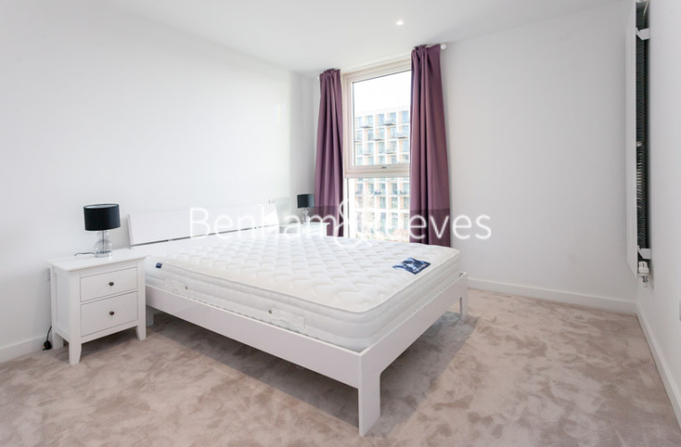 1  bedroom flat to rent in Royal Crest Avenue, Canary Wharf, E16-image 9