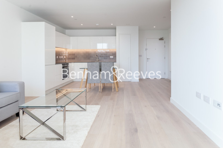 1  bedroom flat to rent in Royal Crest Avenue, Canary Wharf, E16-image 12
