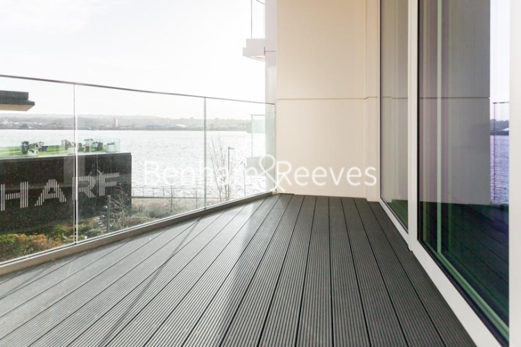 1  bedroom flat to rent in Royal Crest Avenue, Canary Wharf, E16-image 14