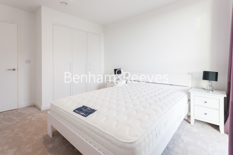 1  bedroom flat to rent in Royal Crest Avenue, Canary Wharf, E16-image 17