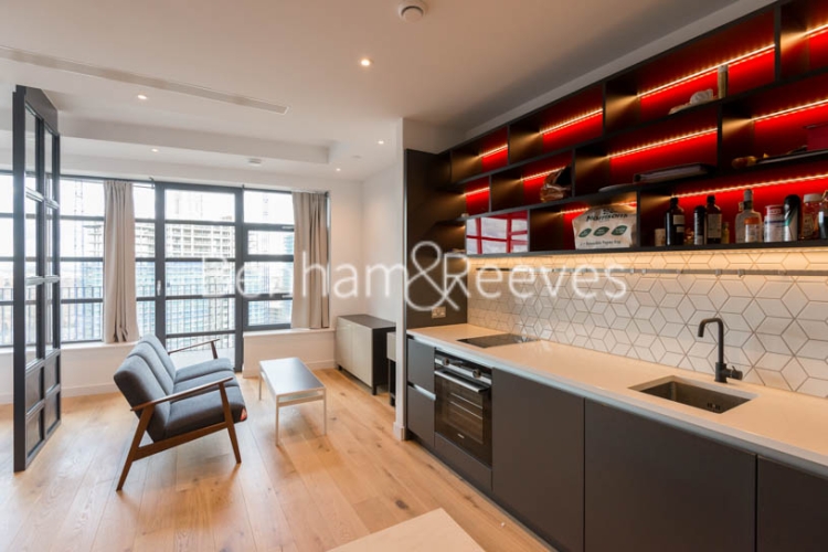 Studio flat to rent in City Island Way, Canary Wharf, E14-image 2