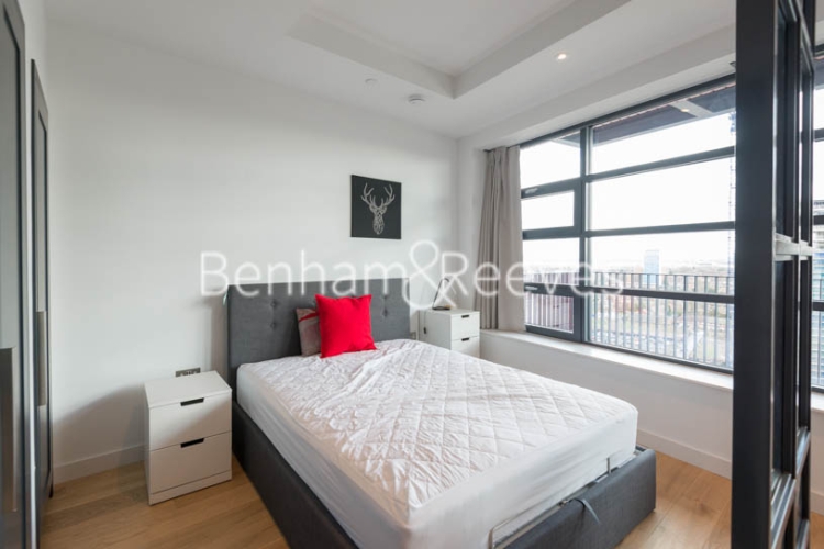 Studio flat to rent in City Island Way, Canary Wharf, E14-image 3