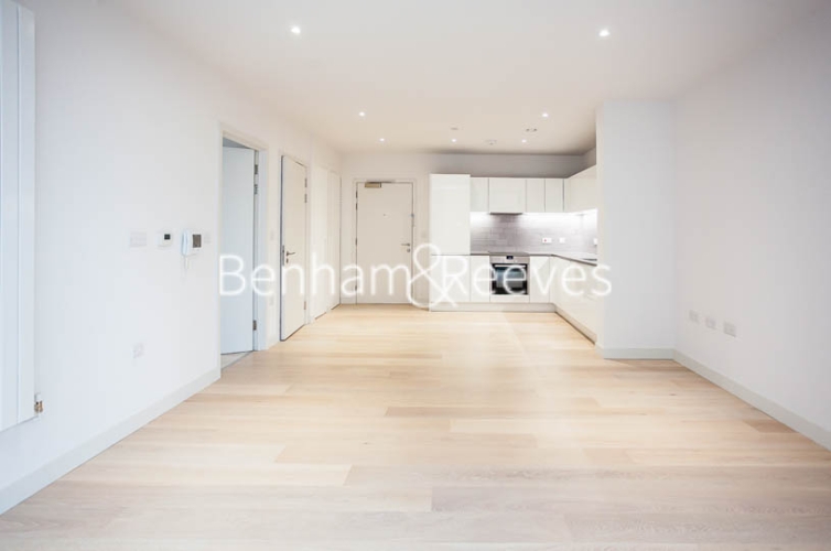 1 bedroom flat to rent in Echo Court, Admiralty Avenue, E16-image 1