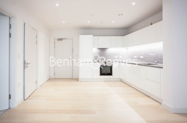 1 bedroom flat to rent in Echo Court, Admiralty Avenue, E16-image 2