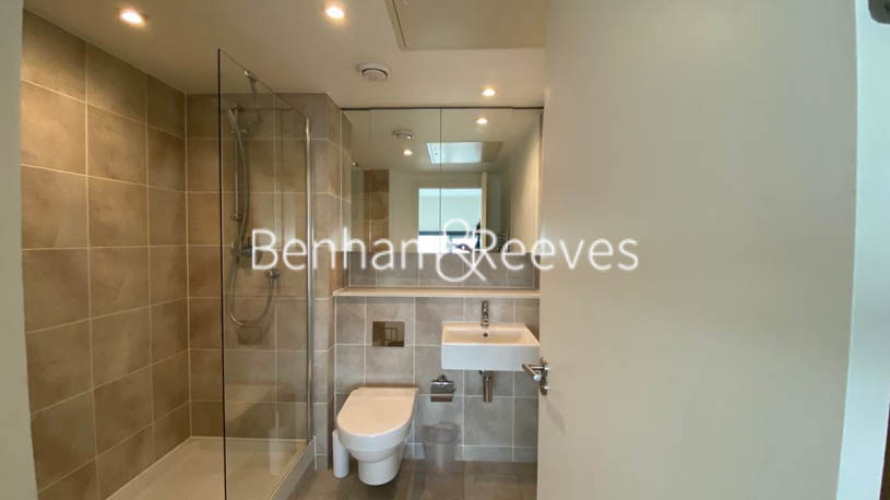 2  bedrooms flat to rent in Landmark East, Marsh Wall,  E14-image 4