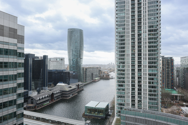 1  bedroom flat to rent in Hampton Tower, South Quay Plaza, E14-image 5