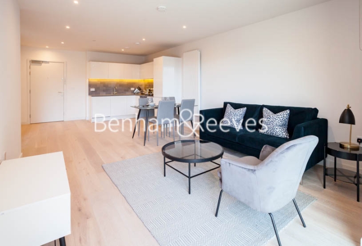 1 bedroom flat to rent in John Cabot House, 4 Clippers Street E16-image 1