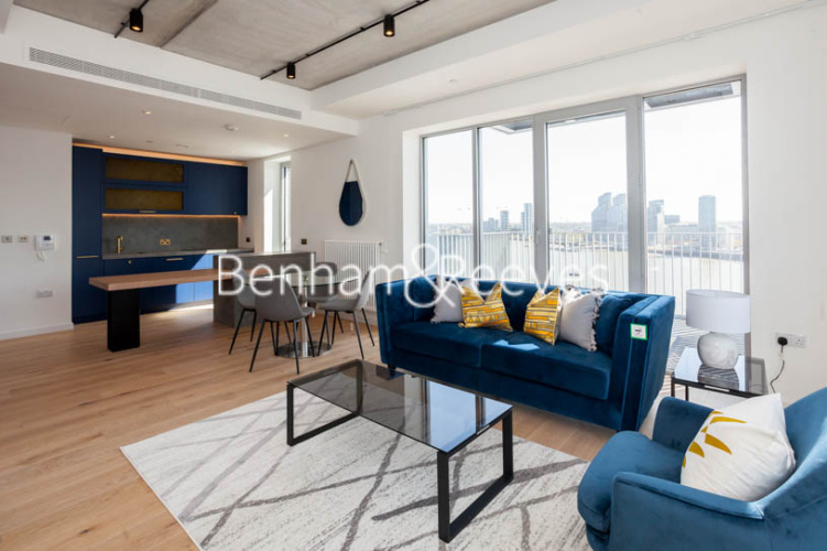 2  bedrooms flat to rent in Serapis House, Canning Town, E14-image 1
