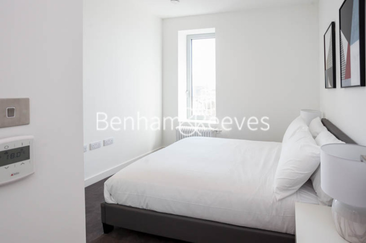 2  bedrooms flat to rent in Serapis House, Canning Town, E14-image 4