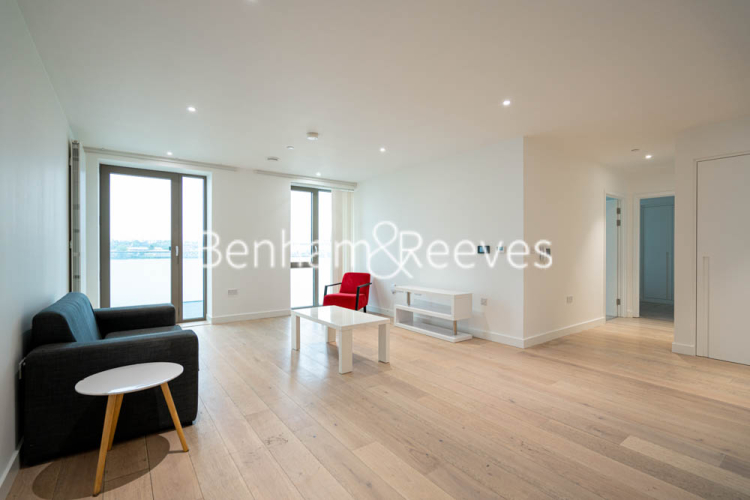 2 bedrooms flat to rent in Laker House, Pontoon Dock, E16-image 1