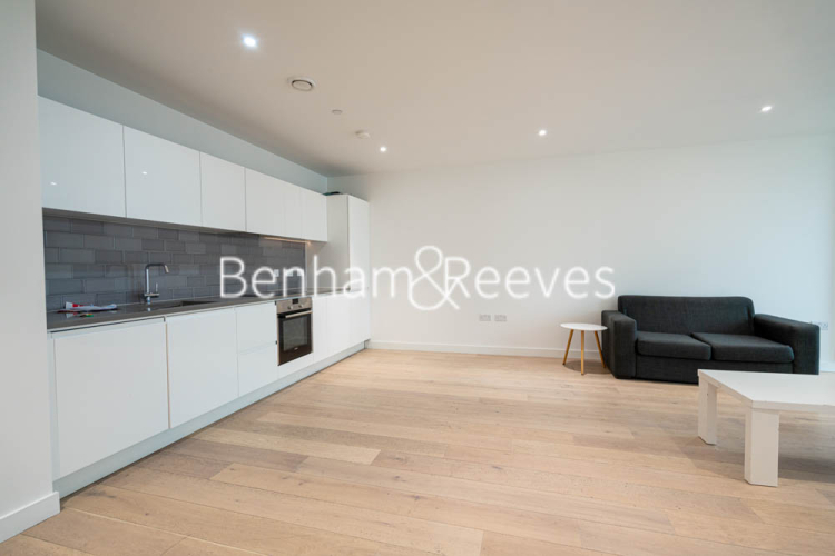 2 bedrooms flat to rent in Laker House, Pontoon Dock, E16-image 2