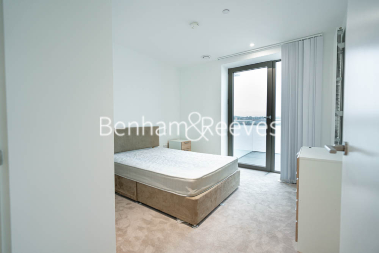 2  bedrooms flat to rent in Laker House, Pontoon Dock, E16-image 3