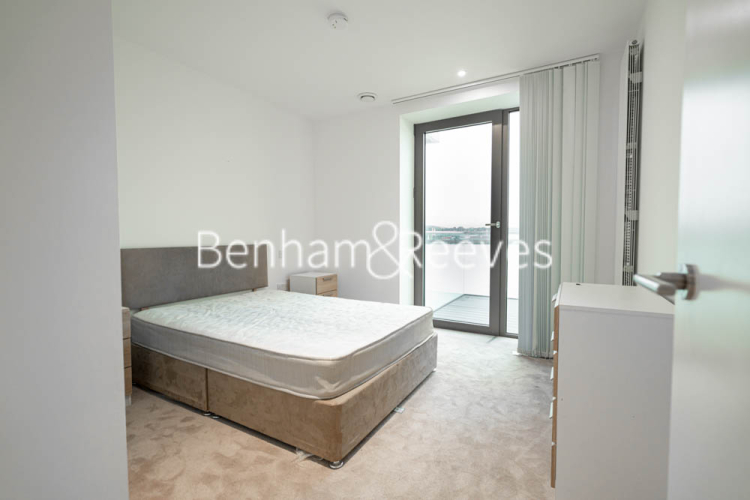 2 bedrooms flat to rent in Laker House, Pontoon Dock, E16-image 9
