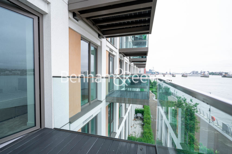 2 bedrooms flat to rent in Laker House, Pontoon Dock, E16-image 17