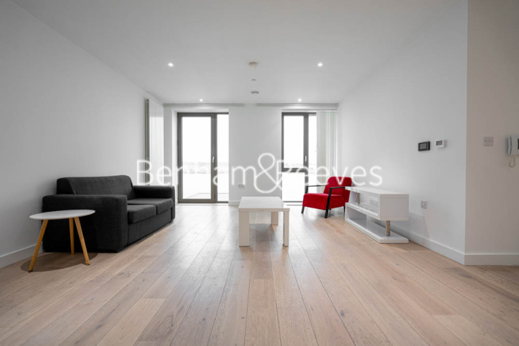 2 bedrooms flat to rent in Laker House, Pontoon Dock, E16-image 19