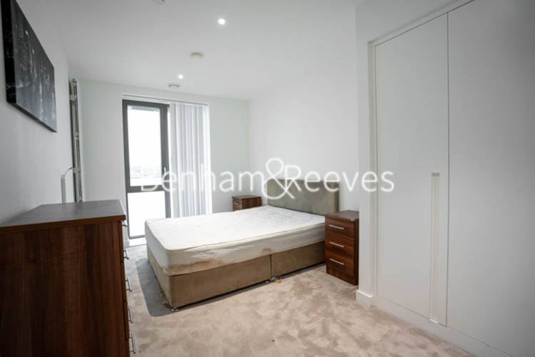 2 bedrooms flat to rent in Laker House, Pontoon Dock, E16-image 21