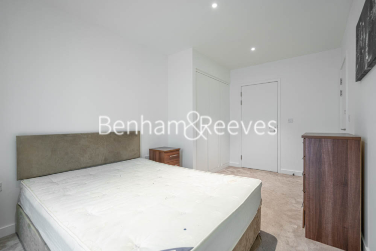 2 bedrooms flat to rent in Laker House, Pontoon Dock, E16-image 25