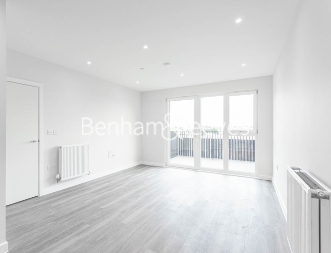 1  bedroom flat to rent in Rosebay House, 8 Frank Searle Passage, E17-image 1