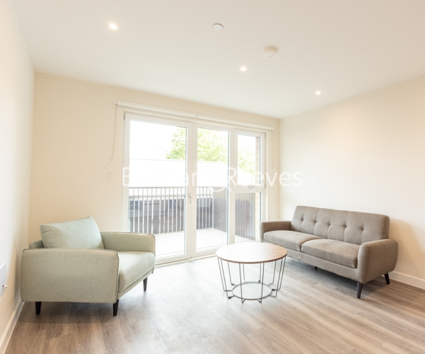 1 bedroom flat to rent in Rosebay House, 8 Frank Searle Passage, E17-image 1