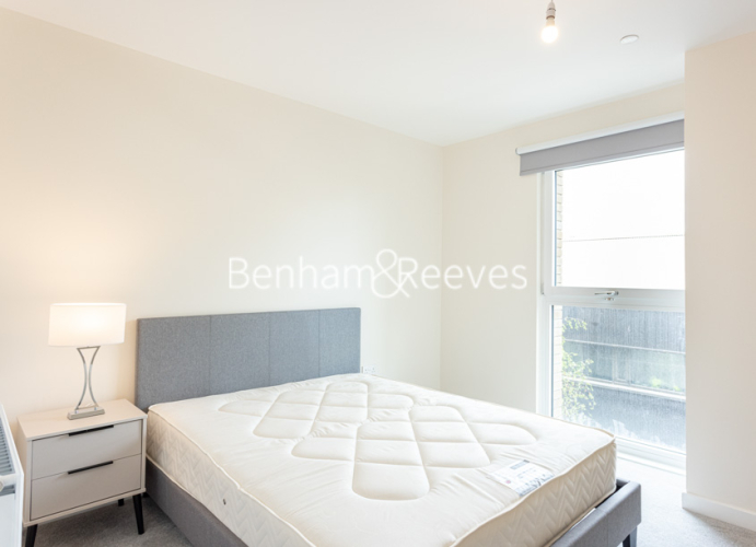 1  bedroom flat to rent in Rosebay House, 8 Frank Searle Passage, E17-image 3