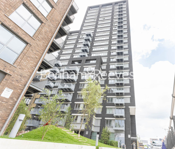 1  bedroom flat to rent in Serapis house, Good Luck Hope, E14-image 6