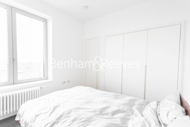 1  bedroom flat to rent in Serapis house, Good Luck Hope, E14-image 9