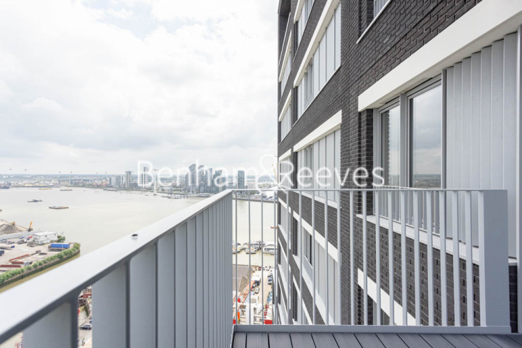 1  bedroom flat to rent in Serapis house, Good Luck Hope, E14-image 11