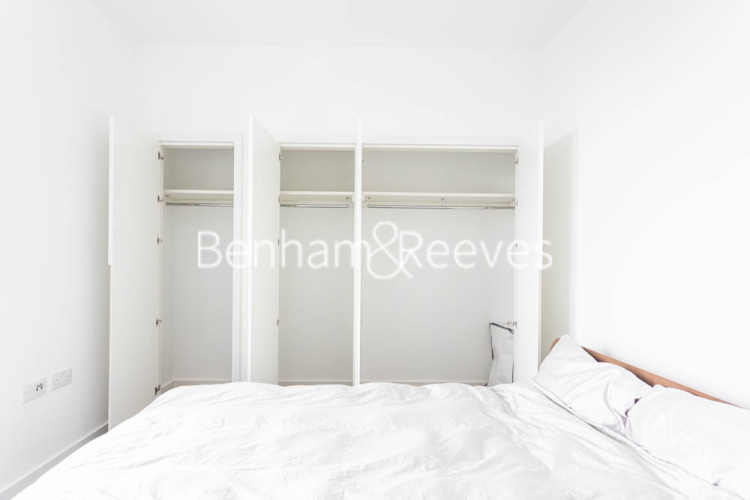 1  bedroom flat to rent in Serapis house, Good Luck Hope, E14-image 15
