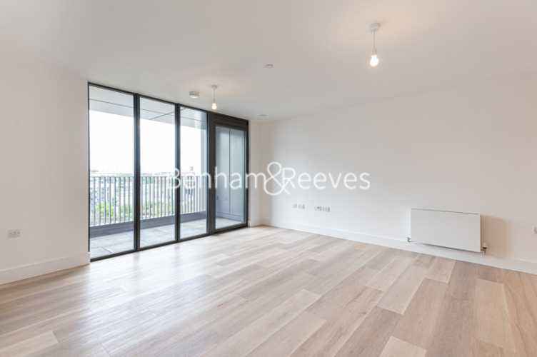 2  bedrooms flat to rent in Corn House, Marshgate Lane, E15-image 1