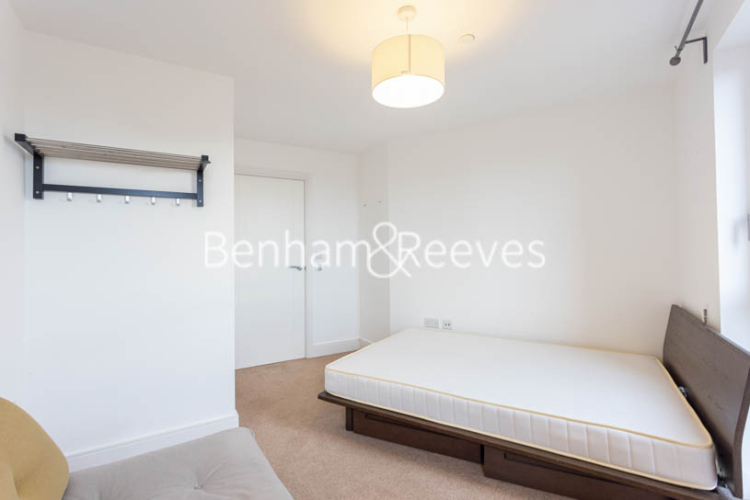 2 bedroom(s) flat to rent in Ivy Point, Hannaford Walk, E3-image 3