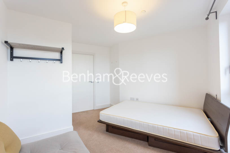 2 bedrooms flat to rent in Ivy Point, Hannaford Walk, E3-image 3