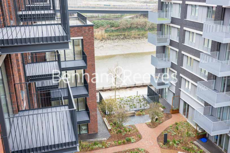 1  bedroom flat to rent in GoodLuck Hope Walk, Canning Town, E14-image 7