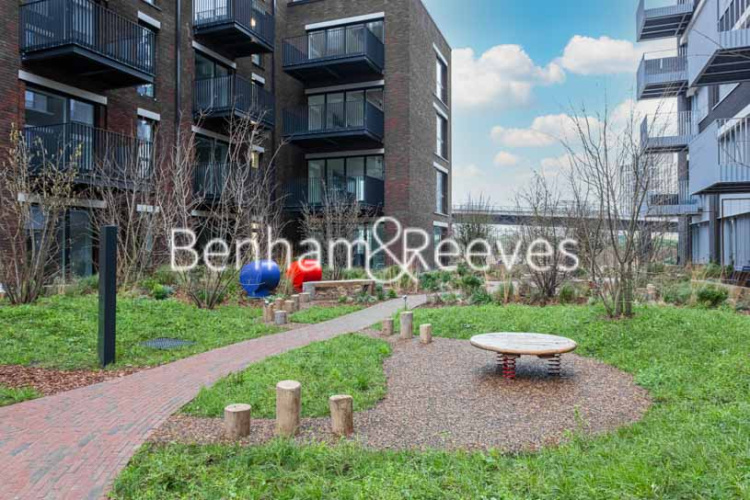 1  bedroom flat to rent in GoodLuck Hope Walk, Canning Town, E14-image 20