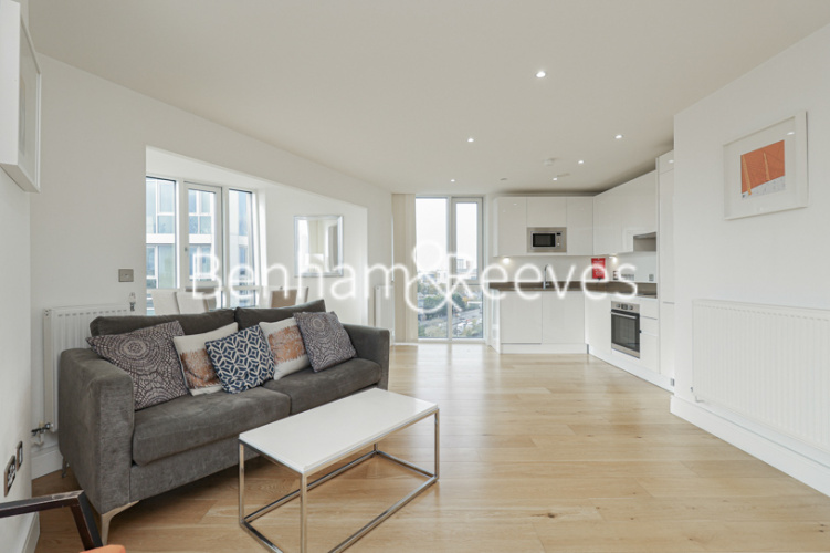 3  bedrooms flat to rent in High Street, Stratford, E15-image 1