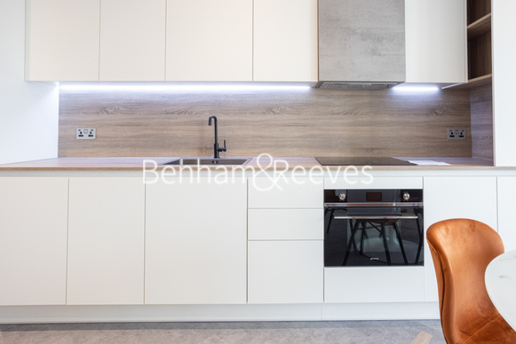 1  bedroom flat to rent in Skyline Apartments, Makers Yard, E3-image 2