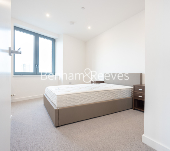 1 bedroom flat to rent in Skyline Apartments, Makers Yard, E3-image 10