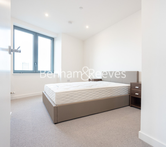 1 bedroom flat to rent in Skyline Apartments, Makers Yard, E3-image 10