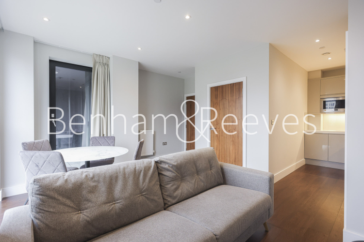 1 bedroom flat to rent in Avalon Point, Silvoecia Way, E14-image 1