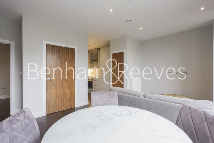1  bedroom flat to rent in Avalon Point, Silvoecia Way, E14-image 10