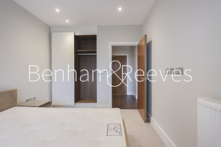 1 bedroom flat to rent in Avalon Point, Silvoecia Way, E14-image 11