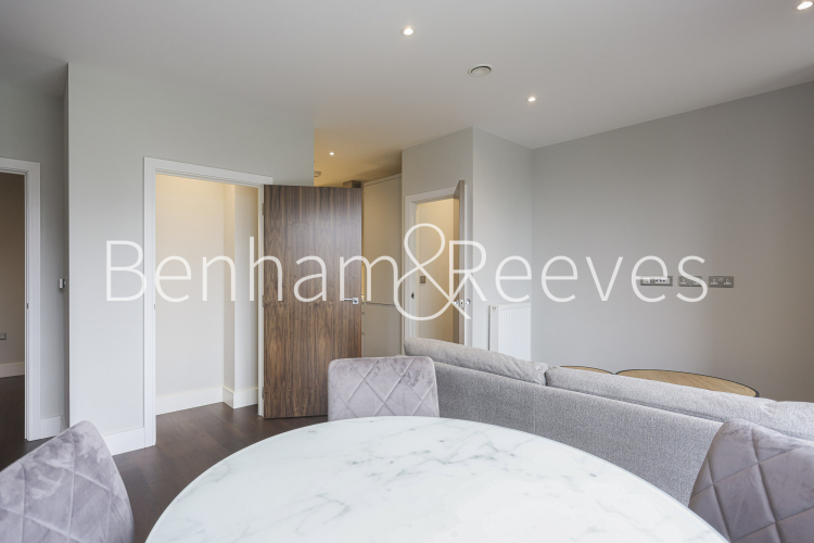 1  bedroom flat to rent in Avalon Point, Silvoecia Way, E14-image 16