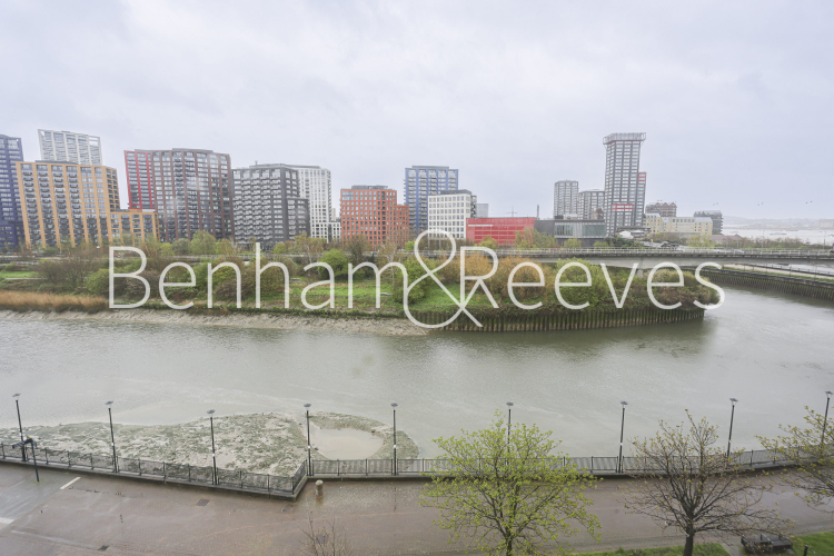 1  bedroom flat to rent in Avalon Point, Silvoecia Way, E14-image 18