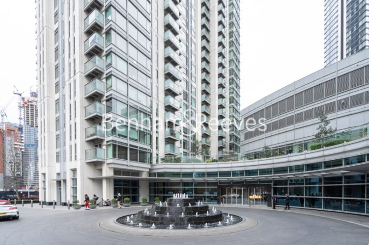 Studio flat to rent in Pan Peninsula Square, Canary Wharf, E14, London