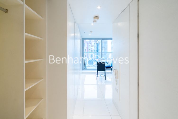 Studio flat to rent in Pan Peninsula Square, Canary Wharf, E14, London