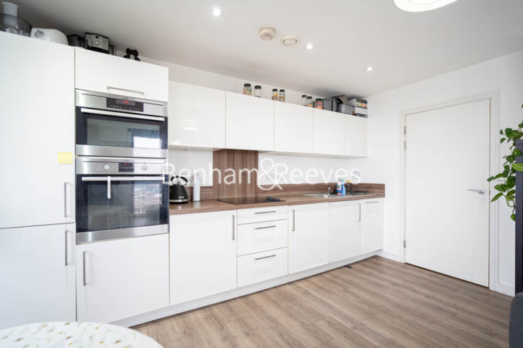 2 bedrooms flat to rent in Booth Road, Canary Wharf, E16-image 2
