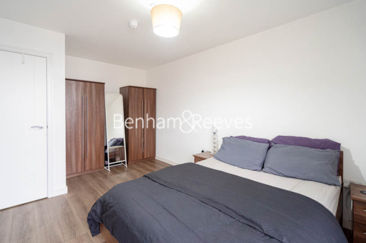2 bedrooms flat to rent in Booth Road, Canary Wharf, E16-image 3