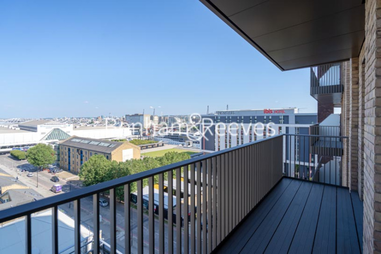 2  bedrooms flat to rent in Western Gateway, Royal Dock, E16-image 11