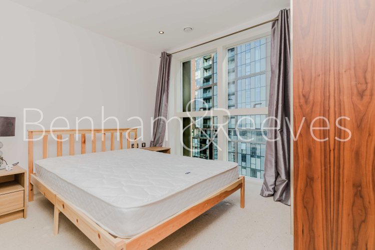 3  bedrooms flat to rent in Talisman Tower, Lincoln Plaza, E14-image 11