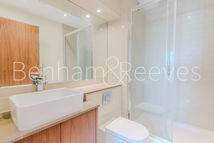3  bedrooms flat to rent in Talisman Tower, Lincoln Plaza, E14-image 12