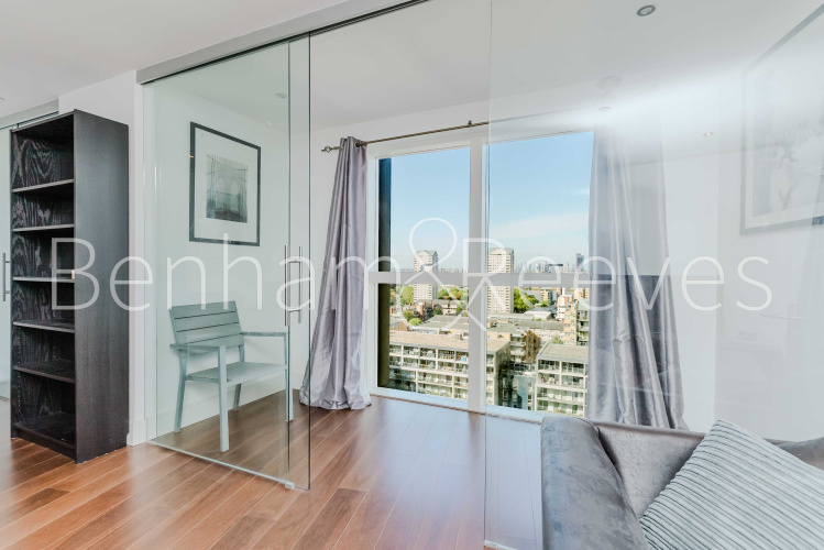 3  bedrooms flat to rent in Talisman Tower, Lincoln Plaza, E14-image 13